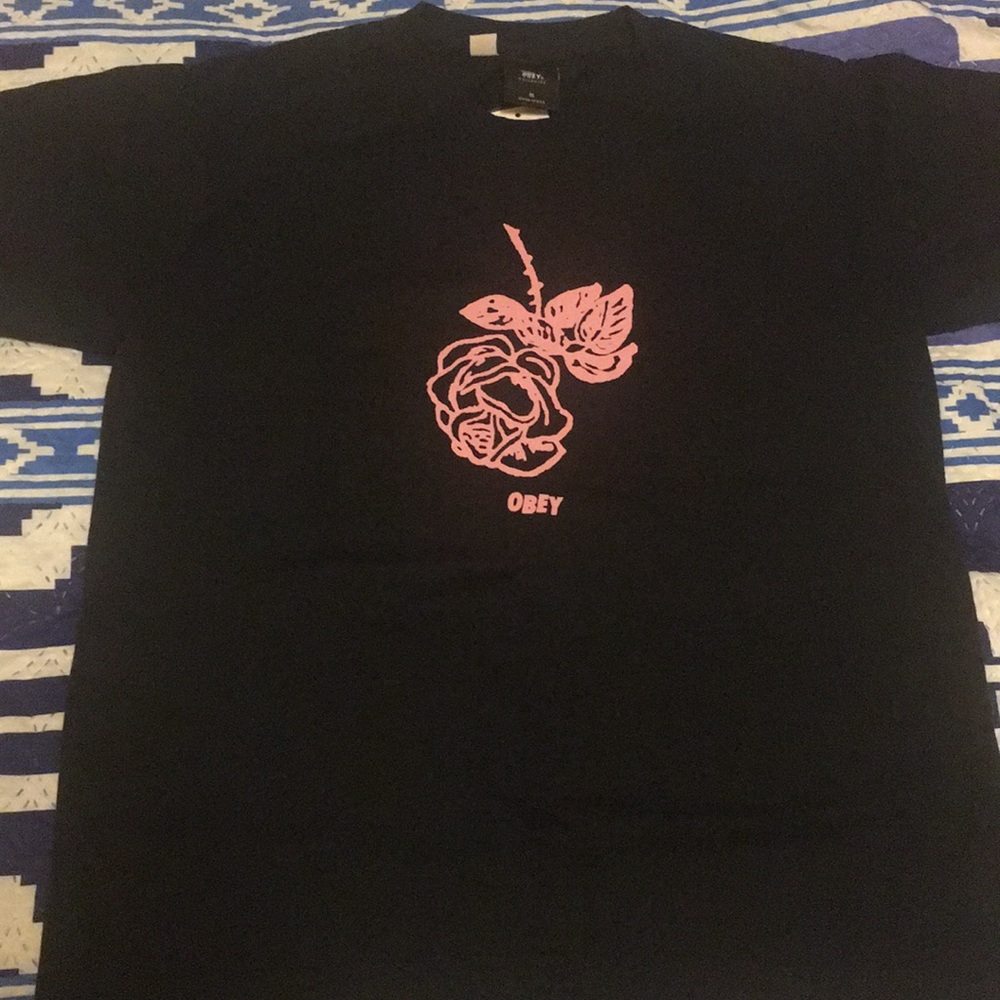 Women’s Obey T- shirt SIZE M
